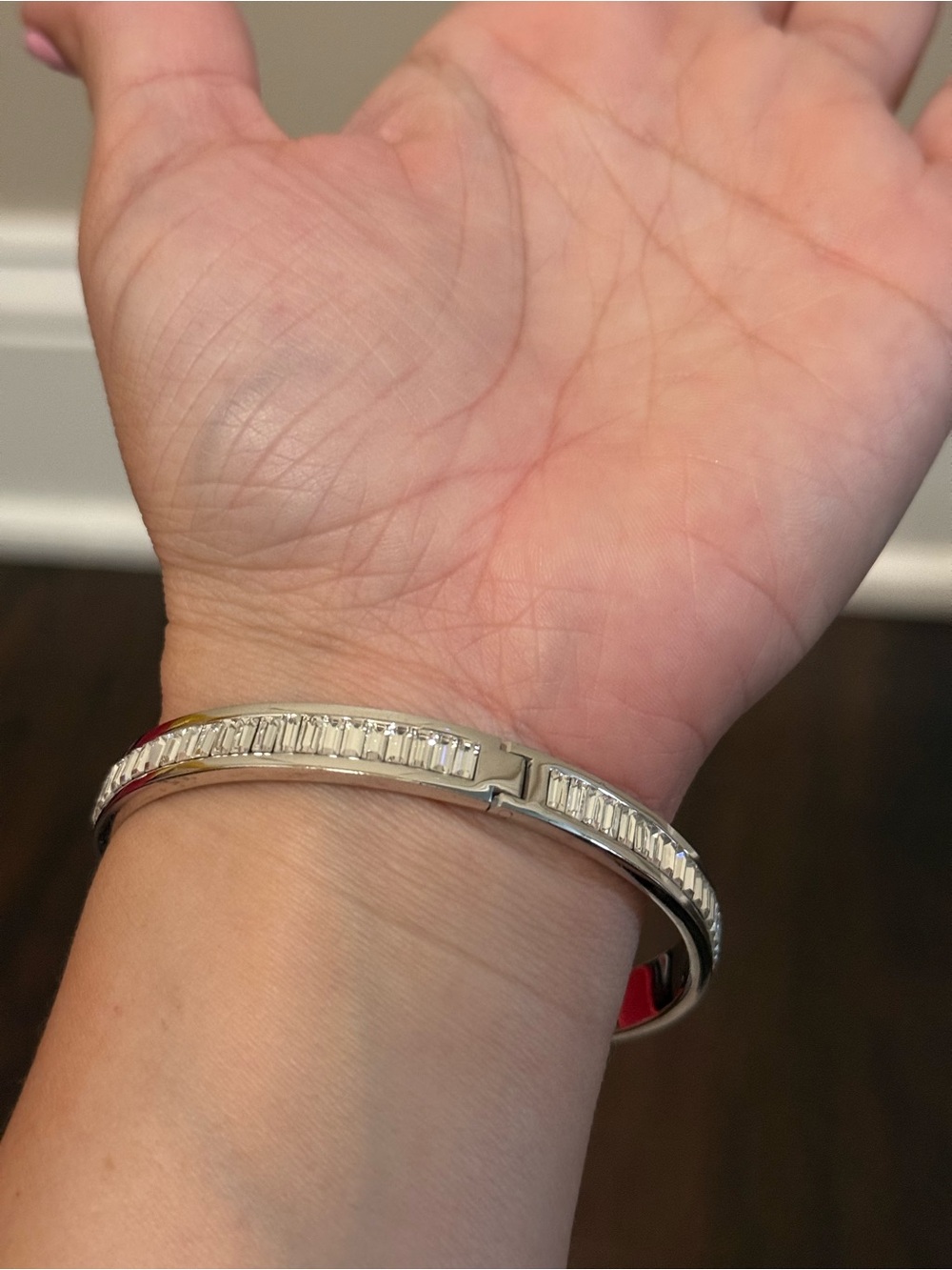 Henri Bendel Silvertone Swarovski Crystal Bracelet 7" - Picture 5 of 7